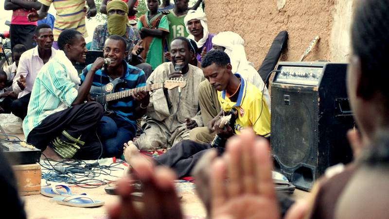 Niger's Etran de L'Aïr share new single 'Toubouk Ine Chihoussay'
